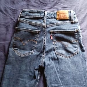 Levi's 721 high rise skinny jeans. Sm 25